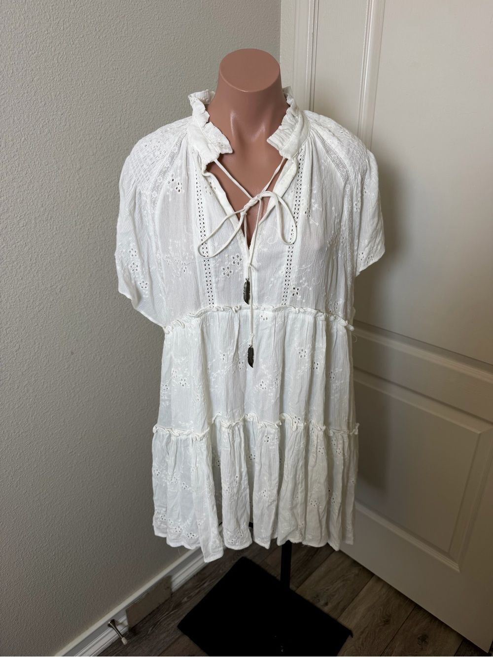 Vici White Eyelet Tie-Front Boho Mini Dress Sz S